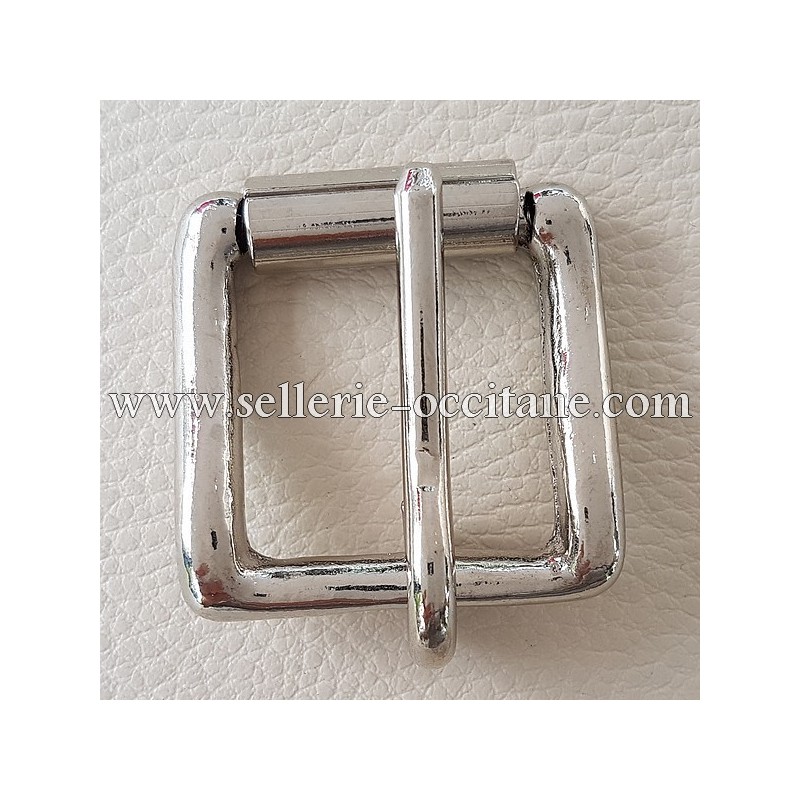 Buckle in S with roll Buckle in S with roll